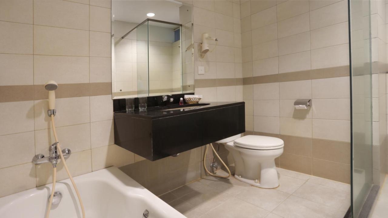 Hotel Quirin 세마랑 외부 사진