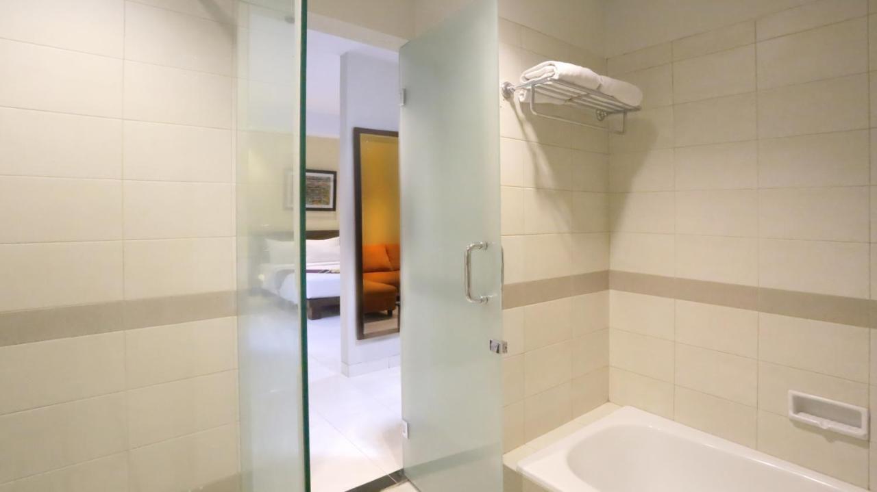 Hotel Quirin 세마랑 외부 사진